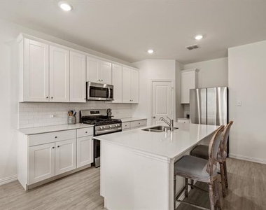 3200 Willow Terrace Lane - Photo Thumbnail 15