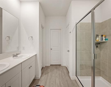 3200 Willow Terrace Lane - Photo Thumbnail 21
