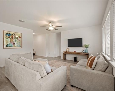 3200 Willow Terrace Lane - Photo Thumbnail 9