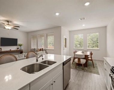 3200 Willow Terrace Lane - Photo Thumbnail 12