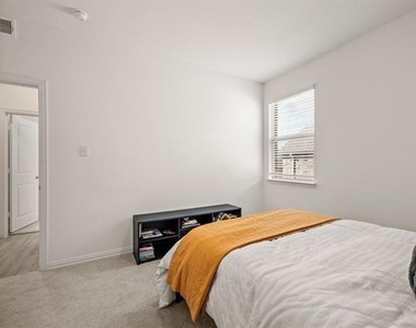 3200 Willow Terrace Lane - Photo Thumbnail 29