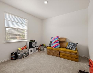 3200 Willow Terrace Lane - Photo Thumbnail 24