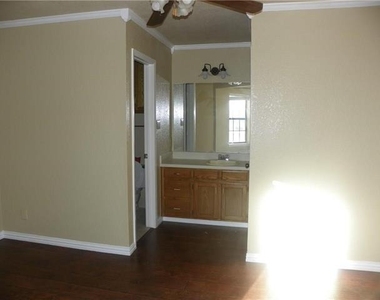 732 Bluebonnet Drive - Photo Thumbnail 5