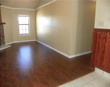 732 Bluebonnet Drive - Photo Thumbnail 2