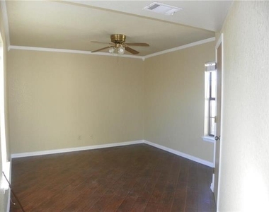 732 Bluebonnet Drive - Photo Thumbnail 6