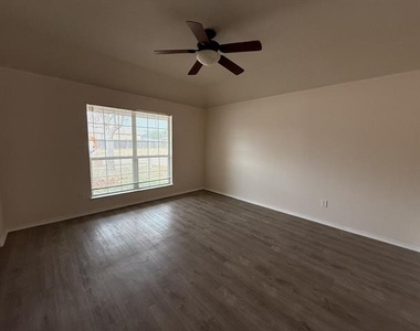 2224 Hummingbird Way - Photo Thumbnail 5