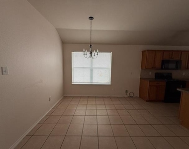 2224 Hummingbird Way - Photo Thumbnail 11