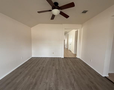 2224 Hummingbird Way - Photo Thumbnail 7