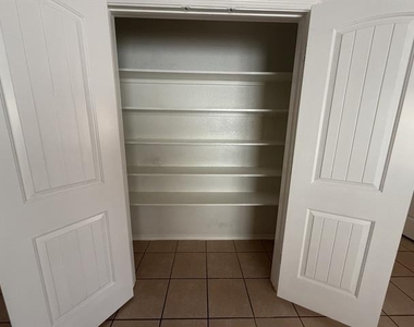 2224 Hummingbird Way - Photo Thumbnail 15