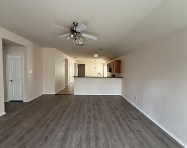2224 Hummingbird Way - Photo Thumbnail 3