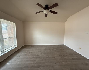 2224 Hummingbird Way - Photo Thumbnail 6