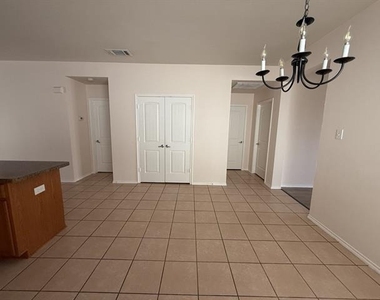 2224 Hummingbird Way - Photo Thumbnail 12