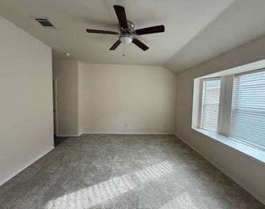 2224 Hummingbird Way - Photo Thumbnail 17