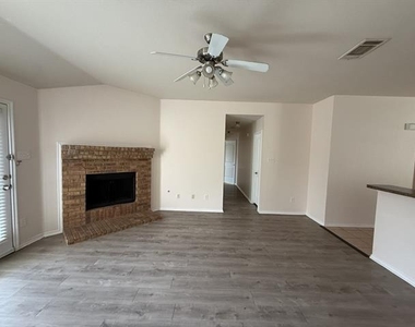 2224 Hummingbird Way - Photo Thumbnail 2