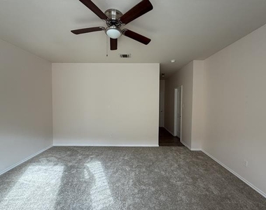 2224 Hummingbird Way - Photo Thumbnail 16