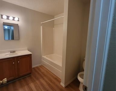 2513 Barksdale Drive - Photo Thumbnail 16