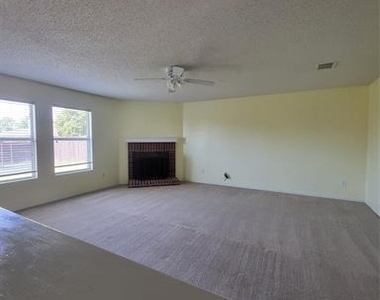 2513 Barksdale Drive - Photo Thumbnail 2