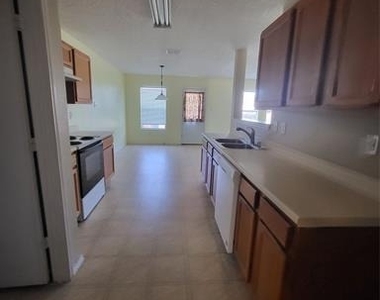 2513 Barksdale Drive - Photo Thumbnail 8