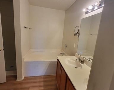 2513 Barksdale Drive - Photo Thumbnail 23