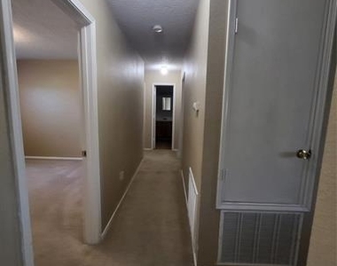 2513 Barksdale Drive - Photo Thumbnail 14