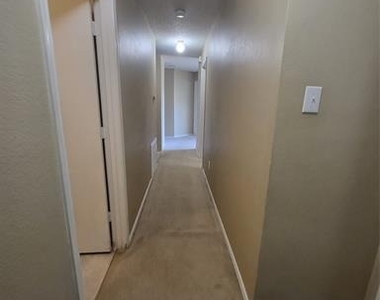 2513 Barksdale Drive - Photo Thumbnail 19