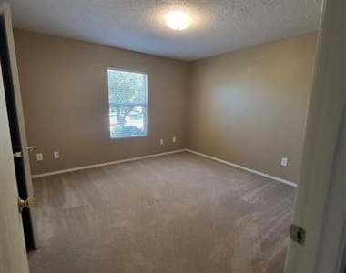 2513 Barksdale Drive - Photo Thumbnail 13