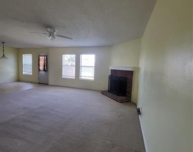 2513 Barksdale Drive - Photo Thumbnail 4