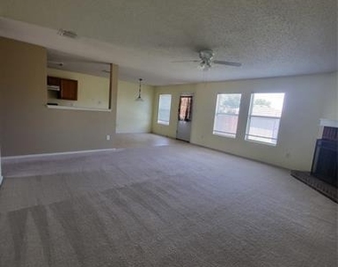 2513 Barksdale Drive - Photo Thumbnail 5
