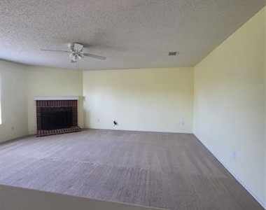 2513 Barksdale Drive - Photo Thumbnail 3