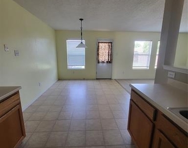 2513 Barksdale Drive - Photo Thumbnail 9