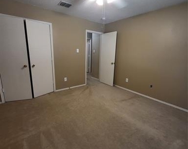 2513 Barksdale Drive - Photo Thumbnail 18