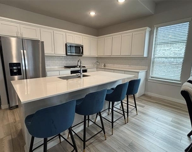 2029 Dovedale Drive - Photo Thumbnail 4