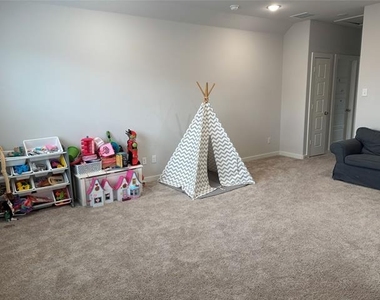2029 Dovedale Drive - Photo Thumbnail 12