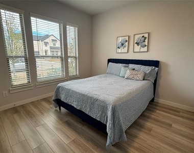 2029 Dovedale Drive - Photo Thumbnail 11