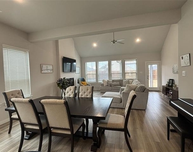 2029 Dovedale Drive - Photo Thumbnail 3