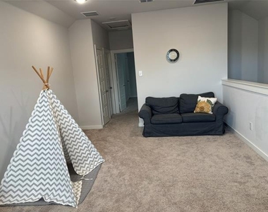 2029 Dovedale Drive - Photo Thumbnail 13