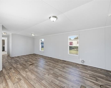 607 Keats Road - Photo Thumbnail 5