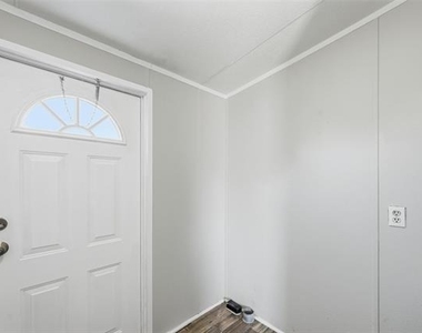 607 Keats Road - Photo Thumbnail 8