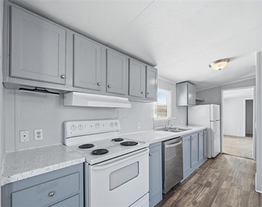 607 Keats Road - Photo Thumbnail 10