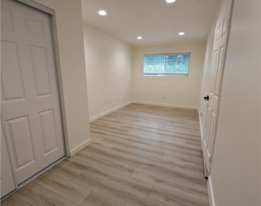 200 E Phillips St - Photo Thumbnail 8