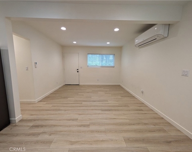 200 E Phillips St - Photo Thumbnail 3