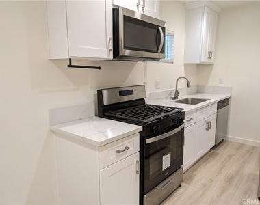 200 E Phillips St - Photo Thumbnail 1