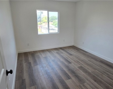 833 E 92nd - Photo Thumbnail 14