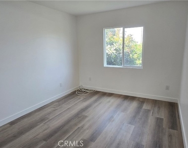 833 E 92nd - Photo Thumbnail 16