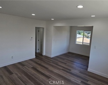 833 E 92nd - Photo Thumbnail 5