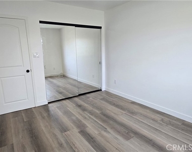 833 E 92nd - Photo Thumbnail 17