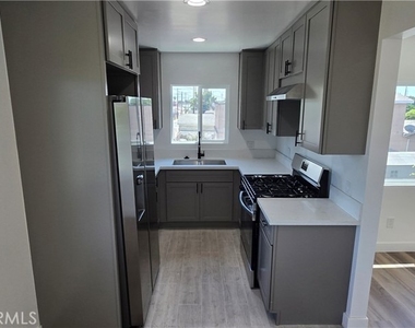 833 E 92nd - Photo Thumbnail 2