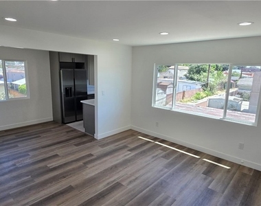 833 E 92nd - Photo Thumbnail 4