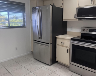 3178 Via Poinciana - Photo Thumbnail 5