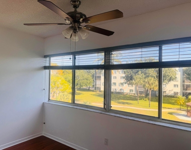 3178 Via Poinciana - Photo Thumbnail 9